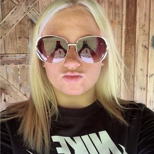 Meet your Posher, Ginger